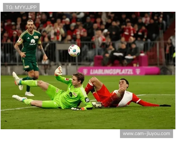 诺丁汉森林3-0完胜热刺，戴奇接手后球队逃离降级区。