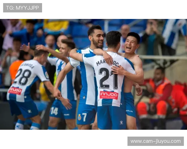 马赛引入多名强援后锋线重组,进攻火力得到显著提升 马赛引入多名强援后锋线重组,进攻火力得到显著提升